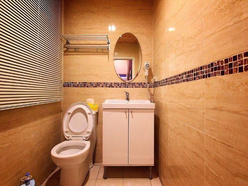 Feng Chia House Hostel Taichung Exterior photo